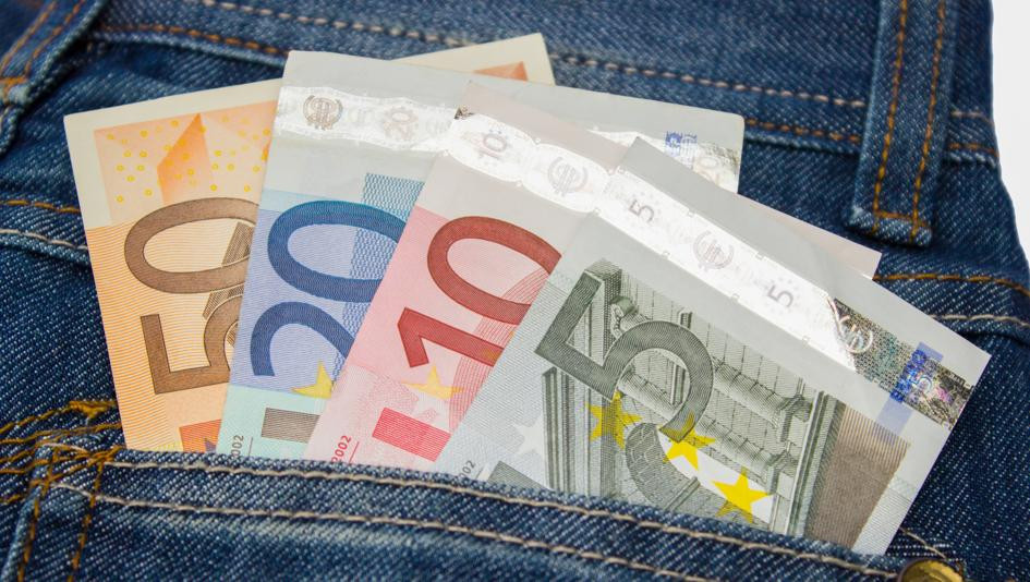 Pre-Euro Italian Lira currency available for exchange to Euro in Italy