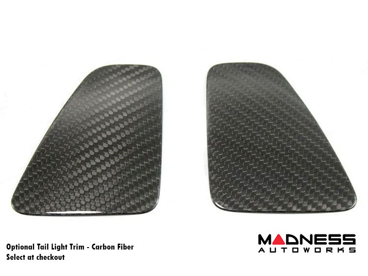 Carbon fiber central tail light trim for Fiat 500, enhancing rear styling.