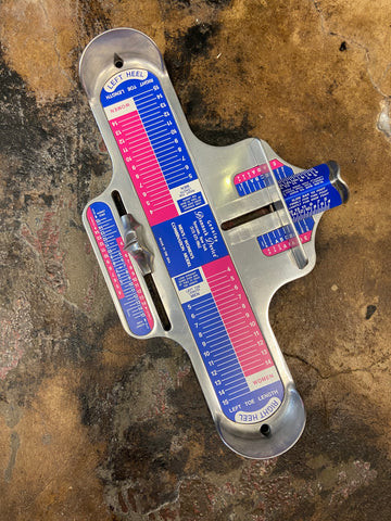 How to measure shoe size - Brannock Device